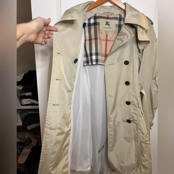 EUC BURBERRY Womens Beige Double-Breasted Nylon Trench Raincoat Coat size 8 - Picture 3 of 14